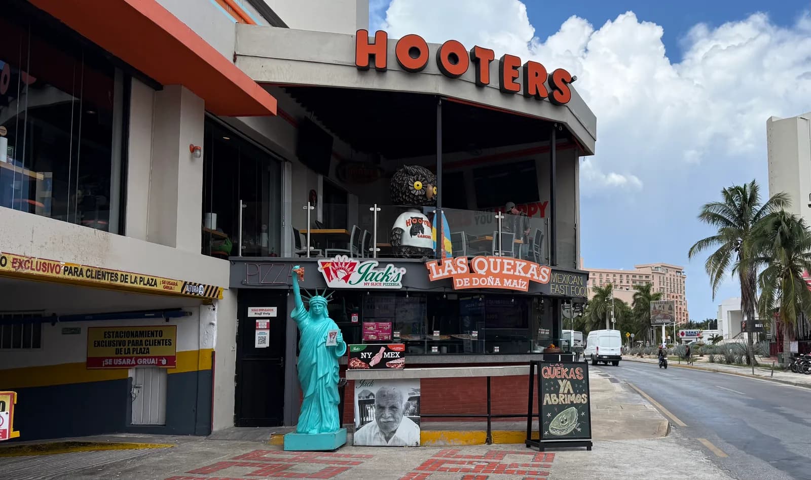 Las Quekas de Doña Maíz — Zona Hotelera